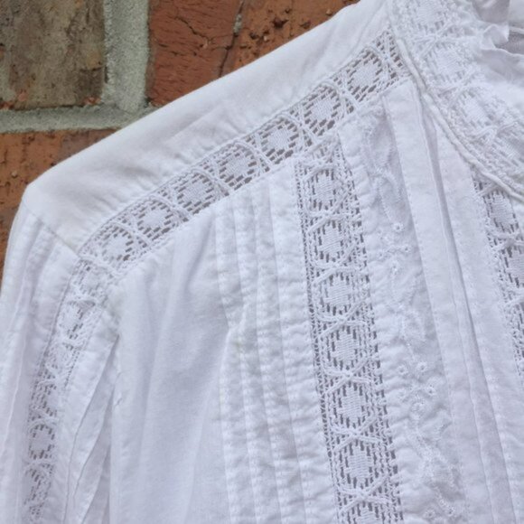 White Vintage top with Cut Out Details Size 16/18 - Picture 5 of 8